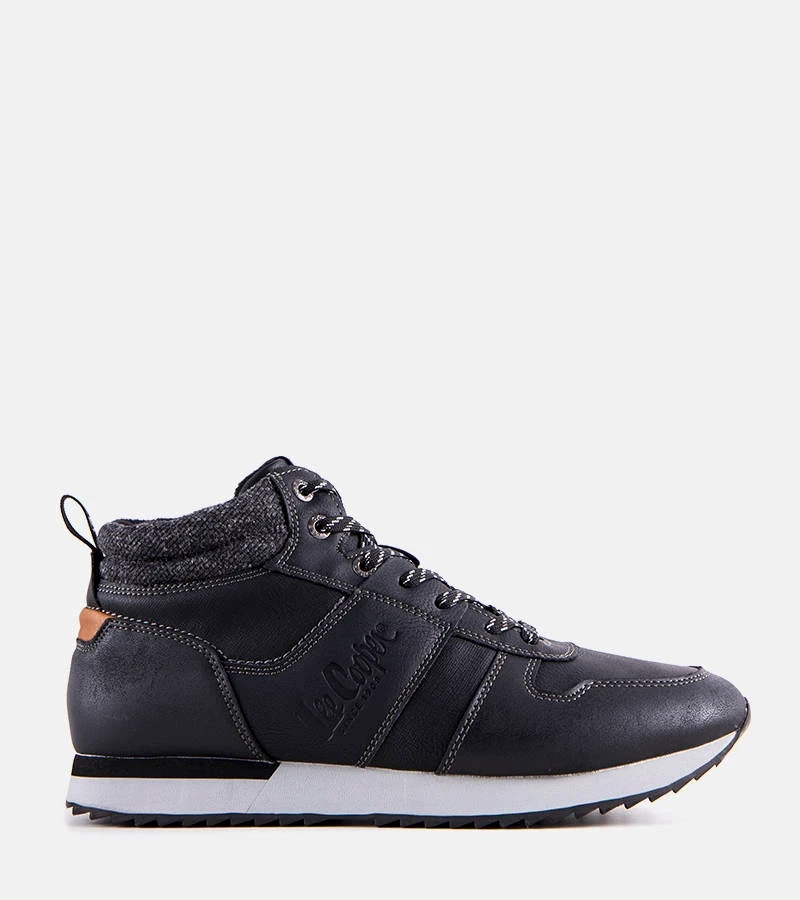 Fekete bélelt bakancs LCJ-22-31-1460M Lee Cooper