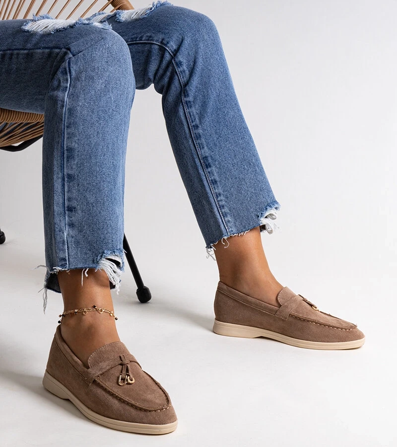 Sötétbarna mokaszinok Fiorano fémdíszítéssel