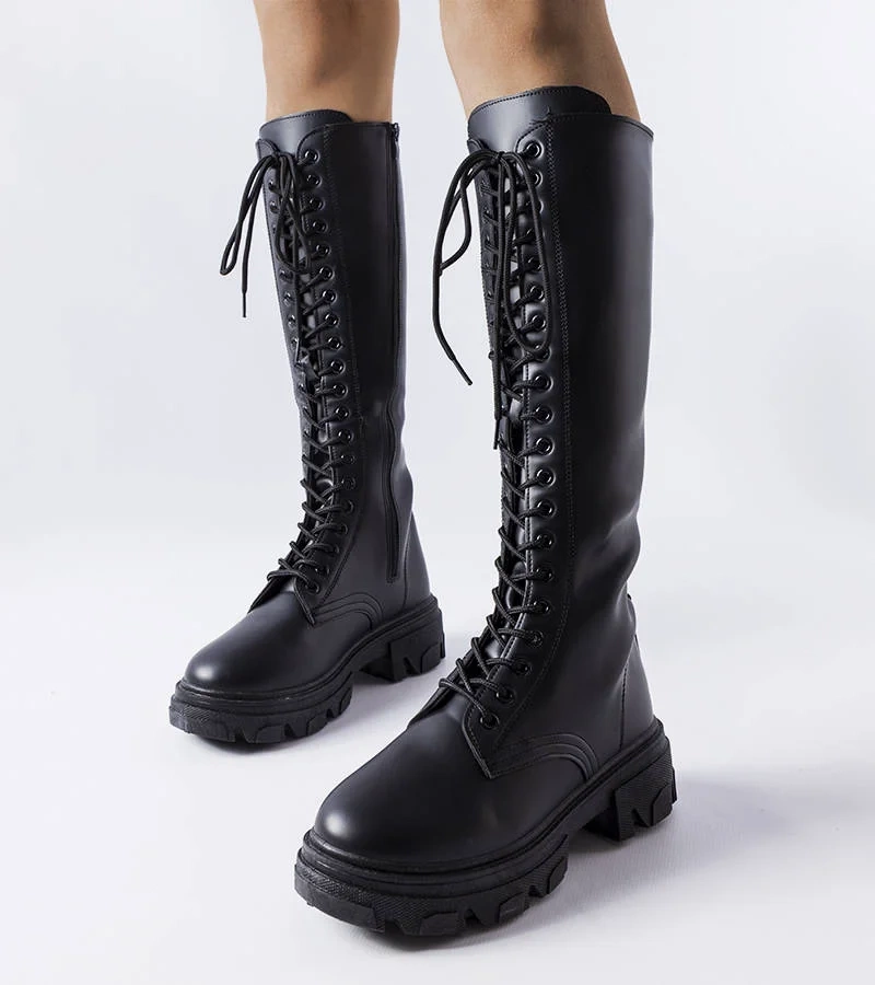 Fekete bélelt csizma Lomme kötéssel