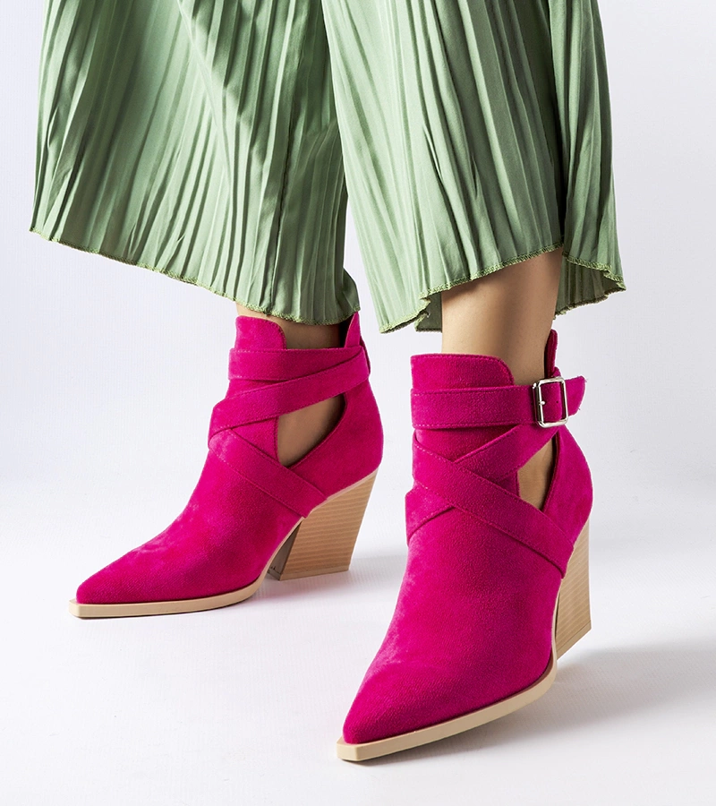 Rózsaszín cowboy csizma díszített kivágásokkal Duclos