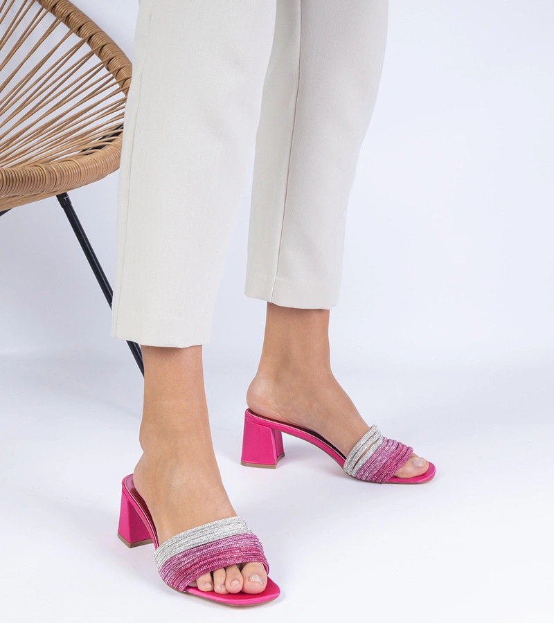 Rózsaszín elegáns strasszos oszlopos papucs Maritto