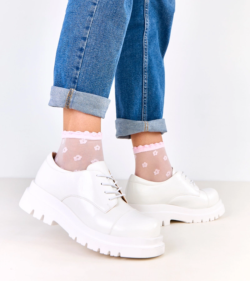 Fehér félcipő traktoros talppal Jetta