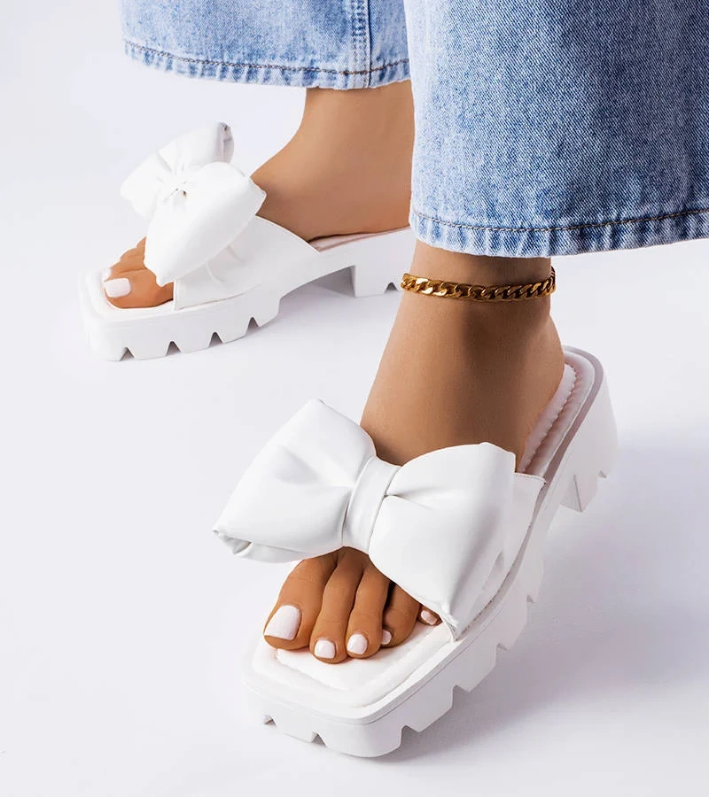 Fehér traktoros talpú papucsok Bossé