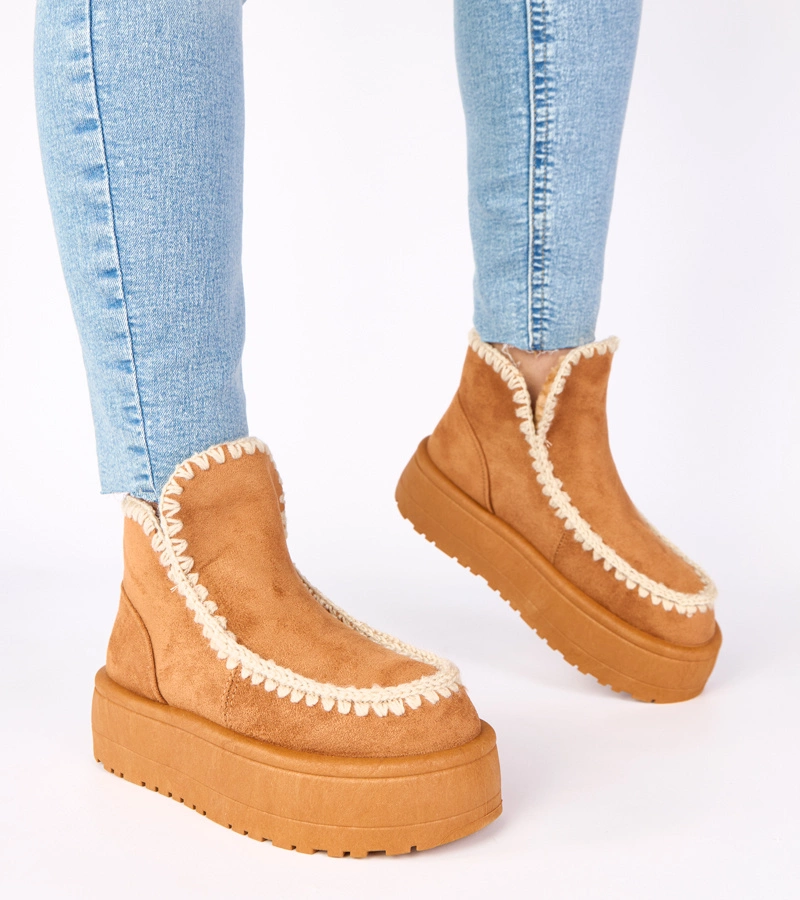 Barna, díszes hímzésű, platformos hócsizmák Alwena