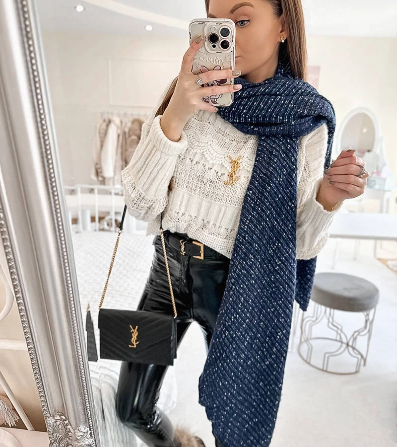 Kék pöttyös Khalil sál