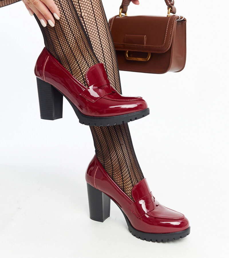 Licoletta piros lakkozott tűsarkú cipő