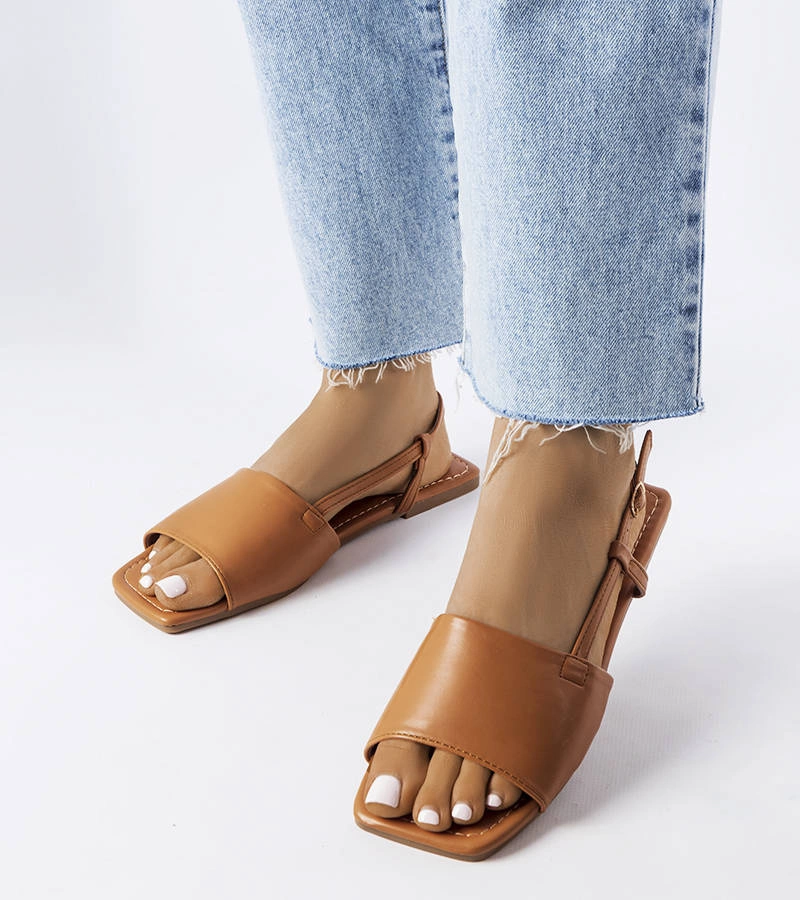 Barna négyzetes orrú Locust szandál