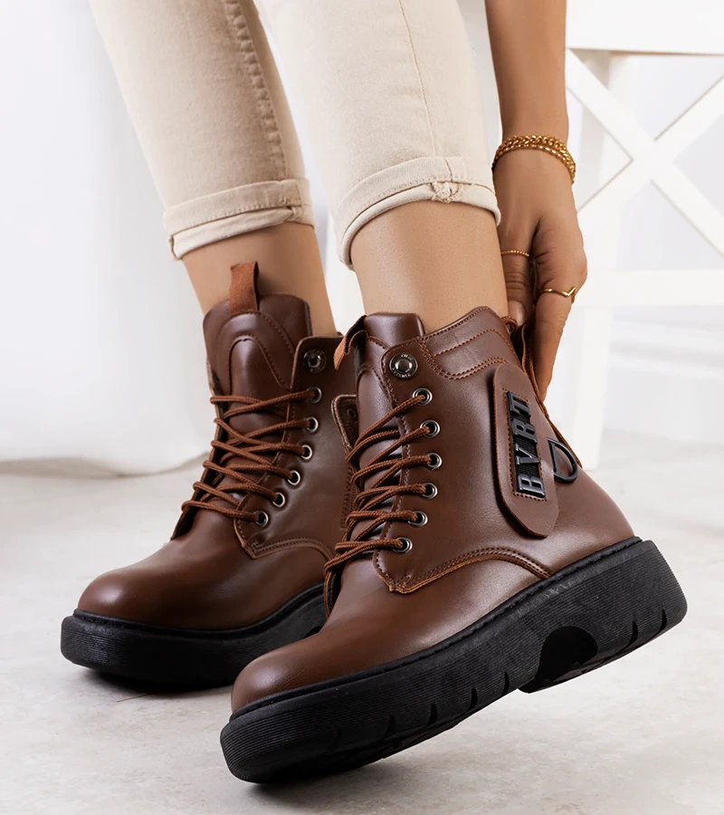 Barna platformos bokacsizma