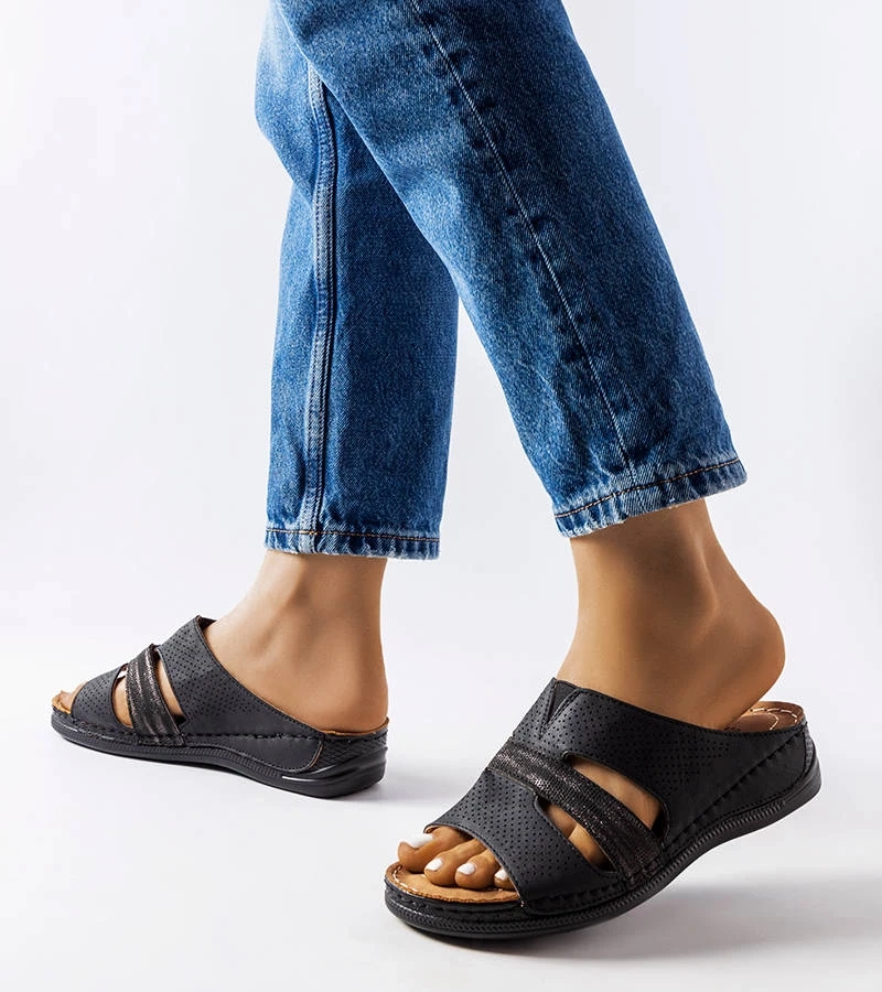 Fekete könnyű platformos szandál Oliwia