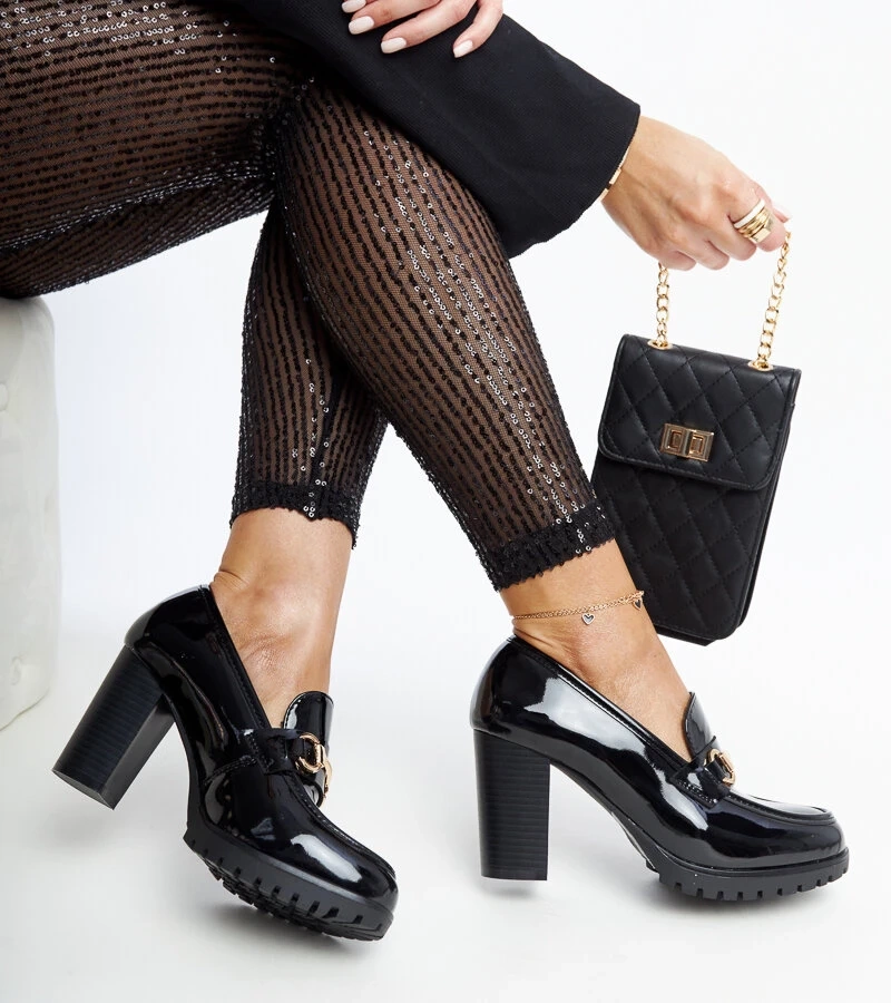 Giacoma fényes fekete sarokcipő