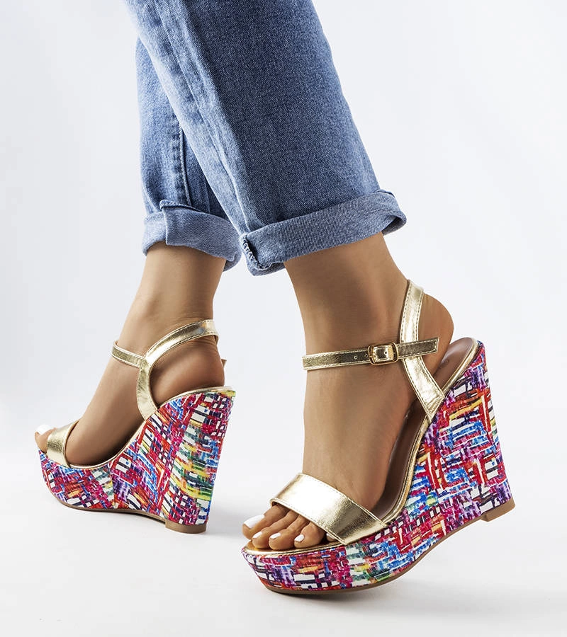 Arany szandál díszes talppal Fairmont