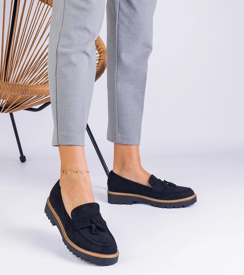 Fekete női mokaszin öko-velúrból díszítéssel Balada