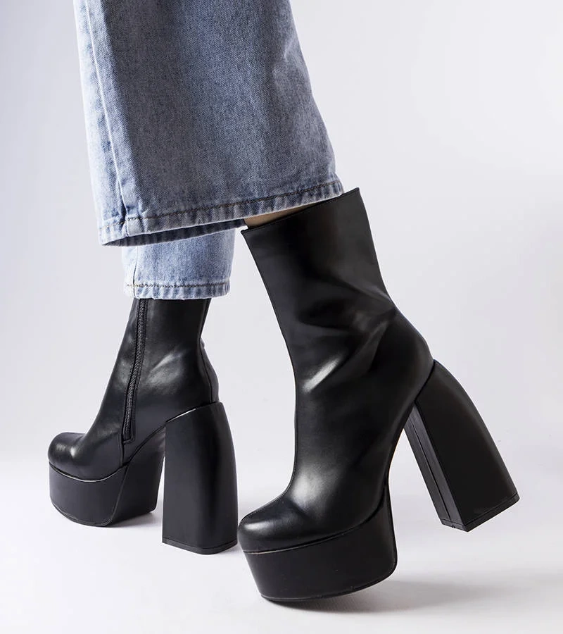 Fekete magas sarkú Baratti bokacsizma