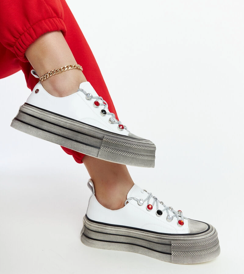 GOE NN2N4054 platformon fehér tornacipők