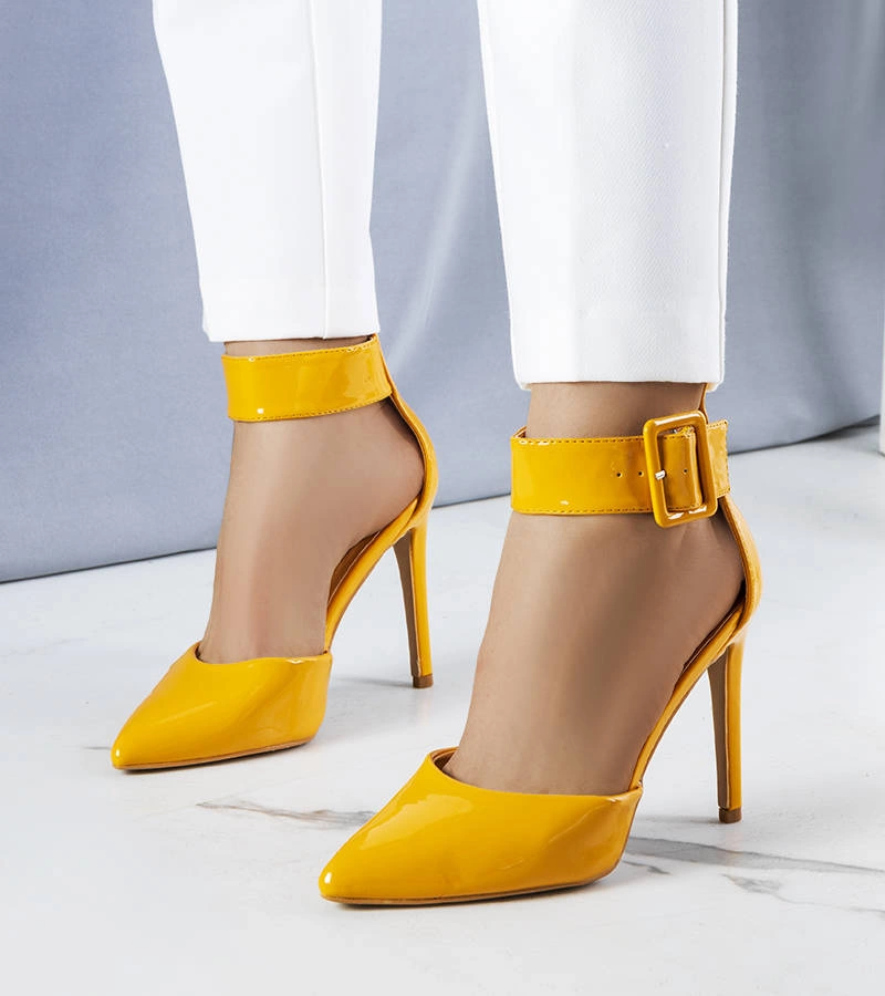 Sonya narancssárga lakkos tűsarkú