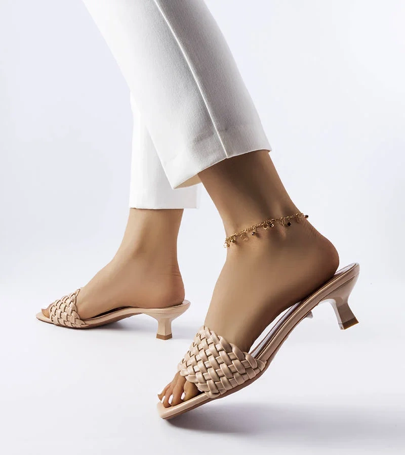 Burbank alacsony sarkú bézs papucs