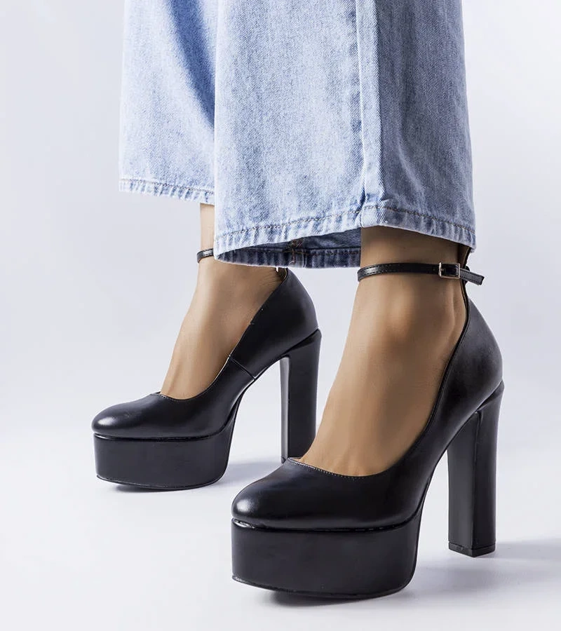 Fekete magas sarkú Hervé cipők