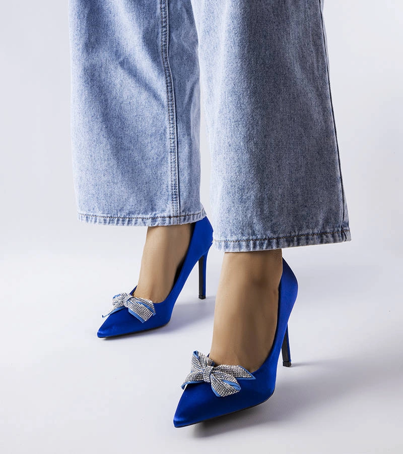 Kék szaténból készült masnival díszített tűsarkú cipő Mia