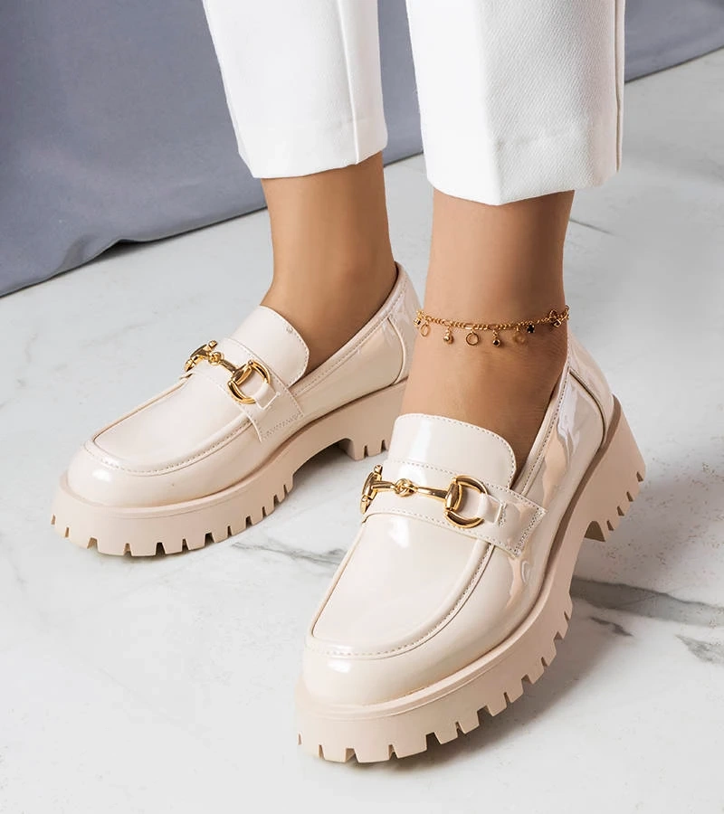 Szimárd bézs lakkozott félcipők