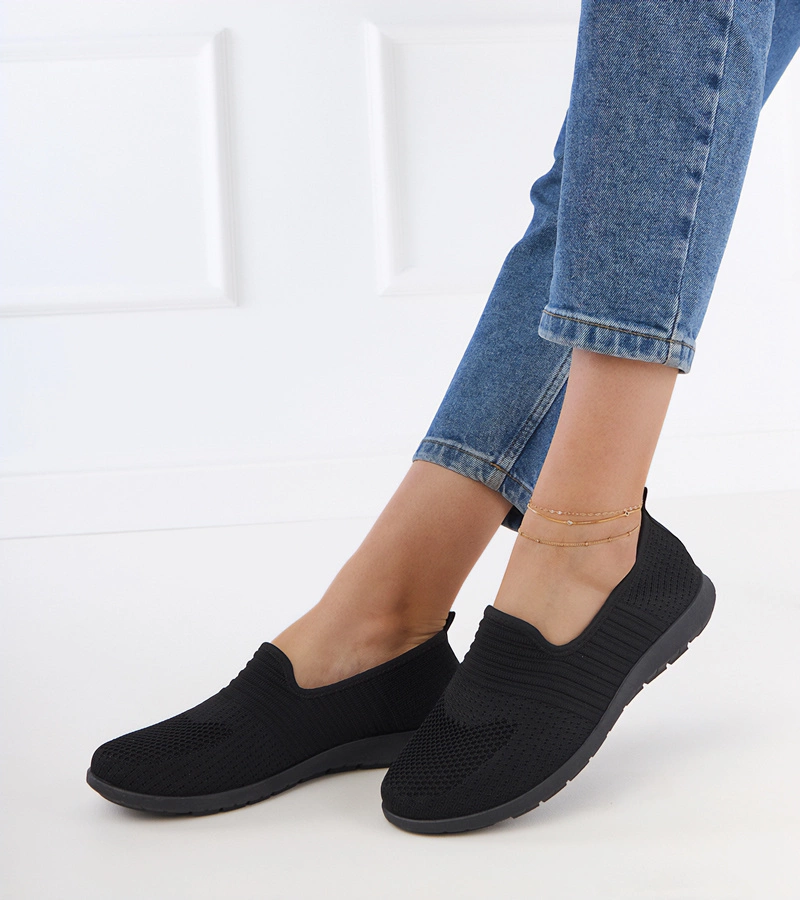 Fekete női tornacipő Saris