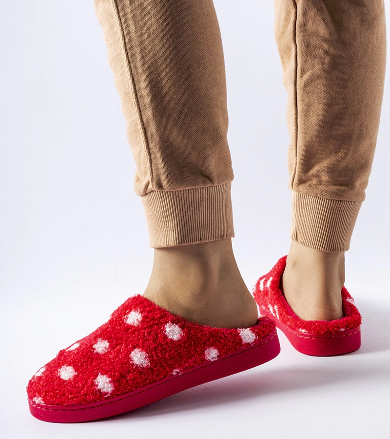Piros meleg papucs fehér pöttyökkel Laino