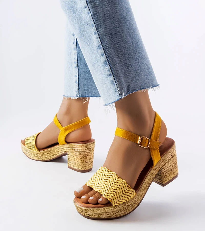 Sárga cipők Portland sarokkal