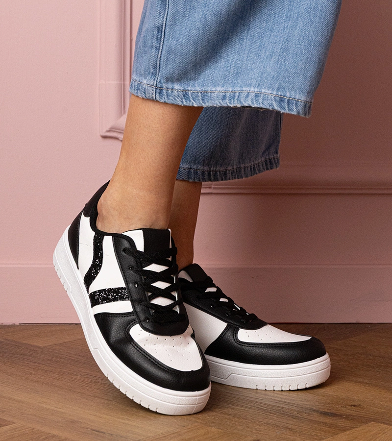 Fekete flitteres tornacipők Blona