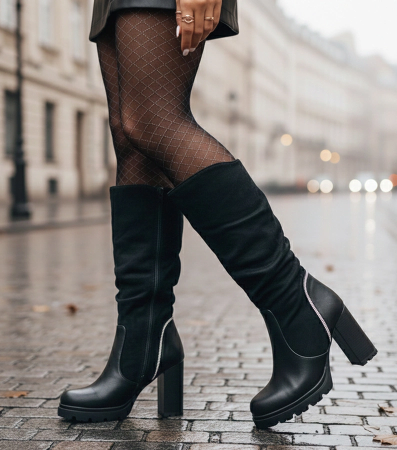 Simreta fekete, cirkóniákkal díszített, vastag sarkú csizma