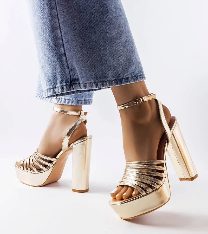 Ariande masszív arany szandál