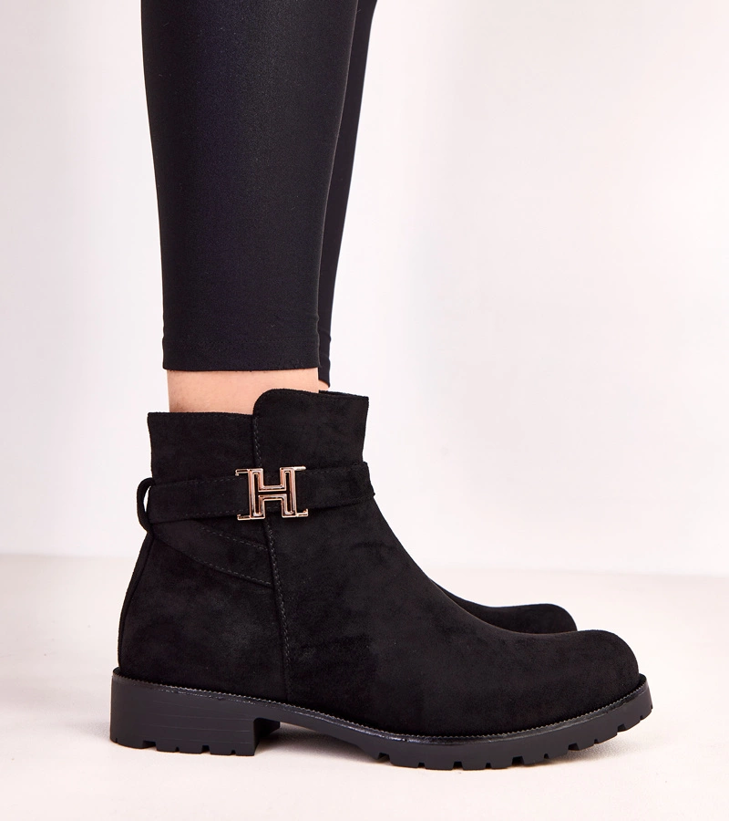 Mengel arany díszítésű fekete női bokacsizma