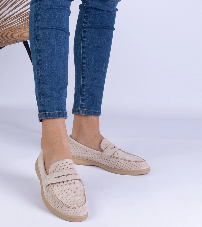 Argossa bézs klasszikus lyukacsos műbársony mokaszin