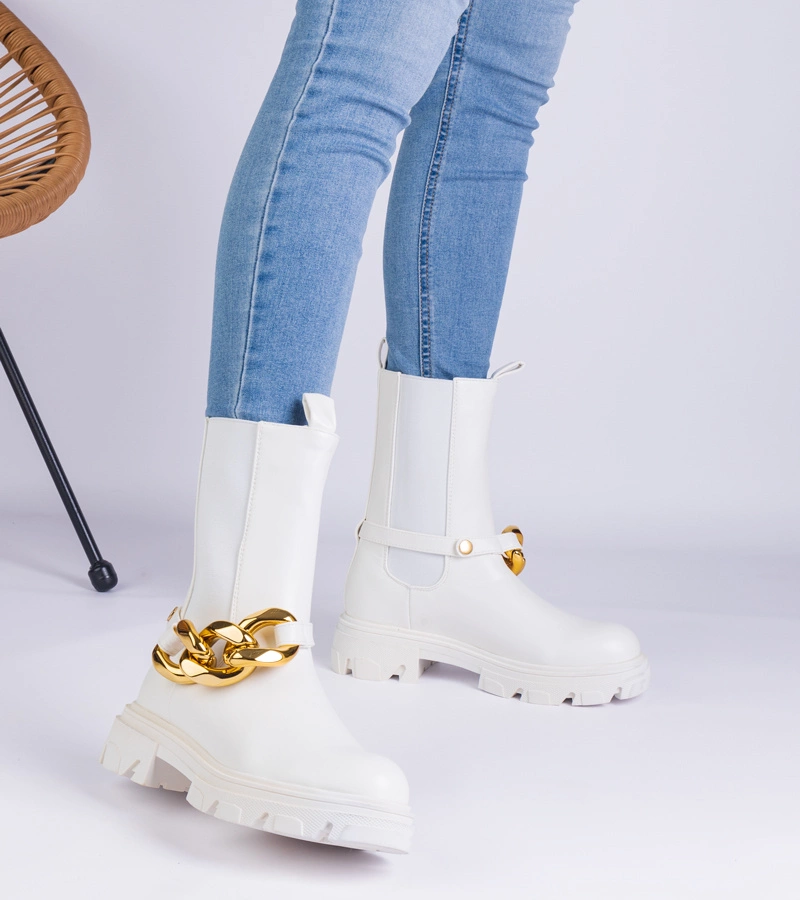 Florisenda masszív lánccal díszített fehér bokacsizma