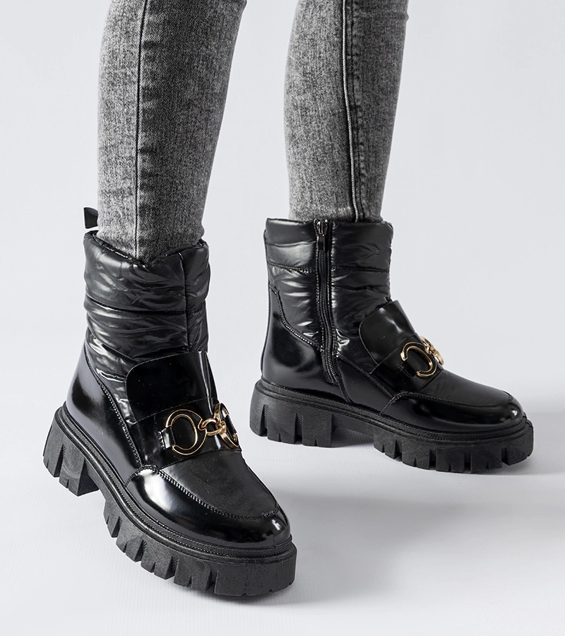 Fekete fényes hótaposó csattal Téli