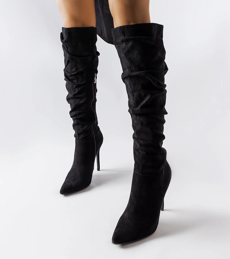 Fekete gyűrt bokacsizma Deli tűsarkúval