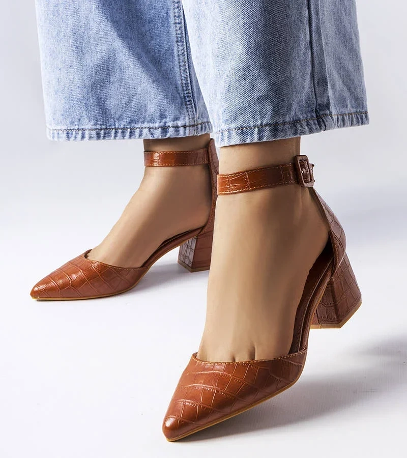 Barna cipők Laliberté sarokkal