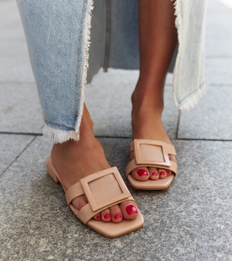 Bézs színű papucs bőr betéttel Wilia