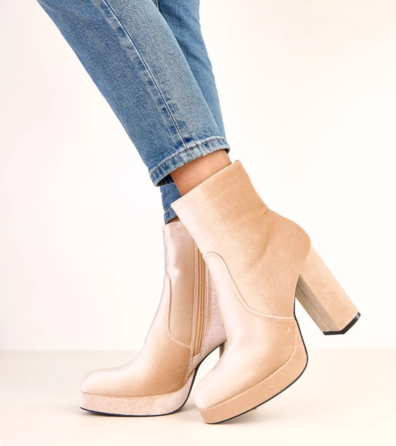 Bézs fényes, vastag sarkú bokacsizma Asanda