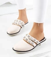 Asselt díszített szegecses bézs papucs