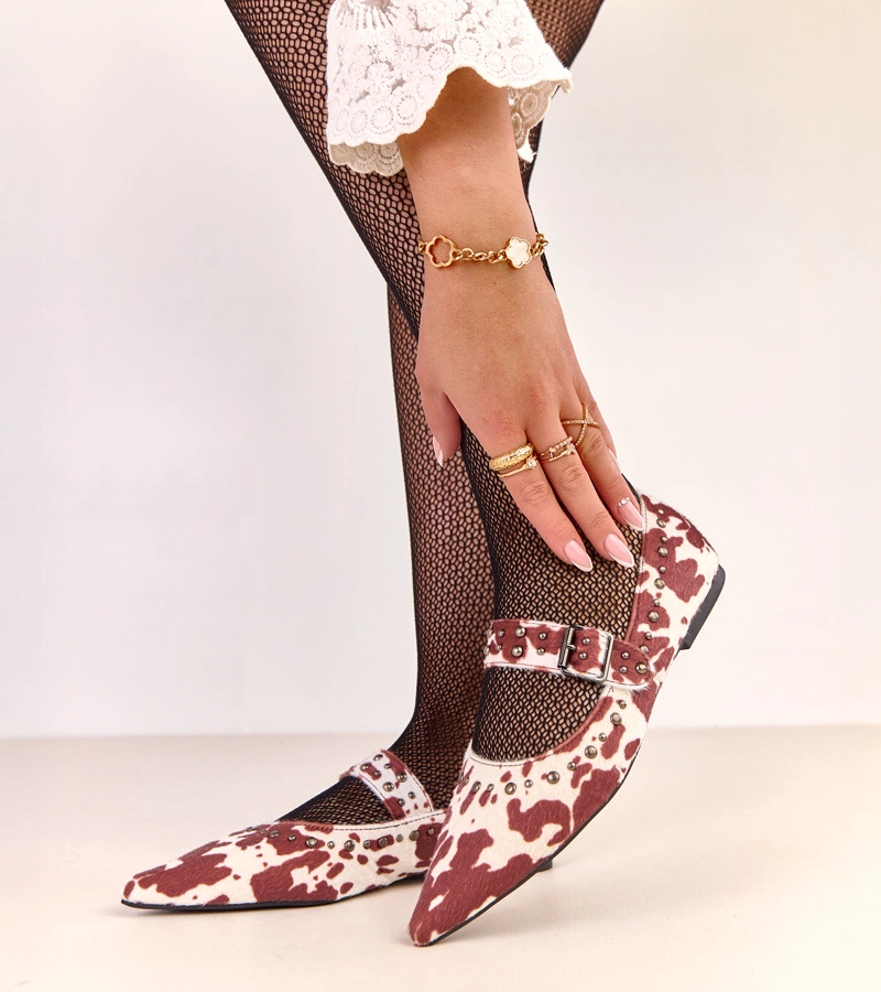 Barna bocskalik tehénfoltos mintával szegecsekkel díszítve Loresi