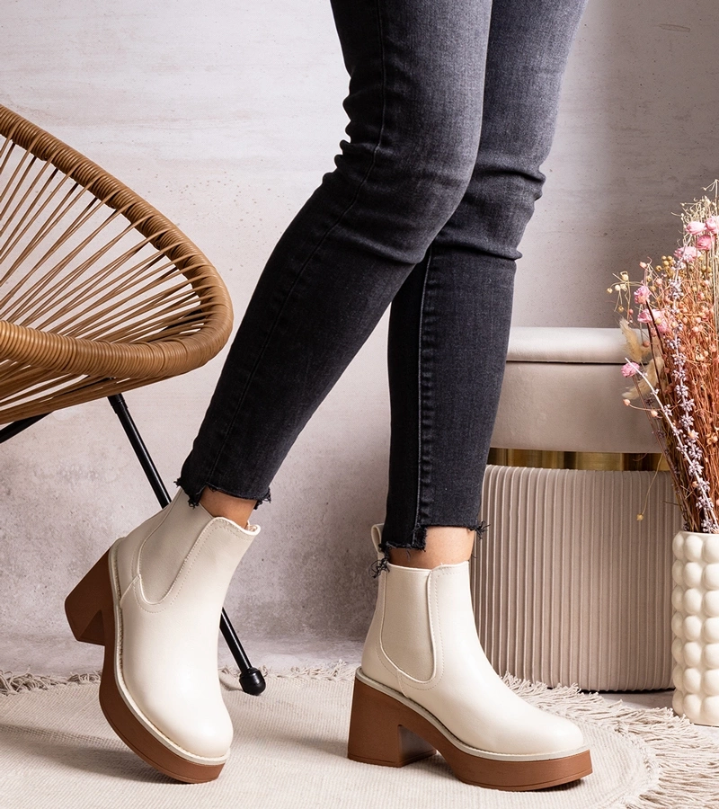 Beige Lidea bokacsizma sarkúval