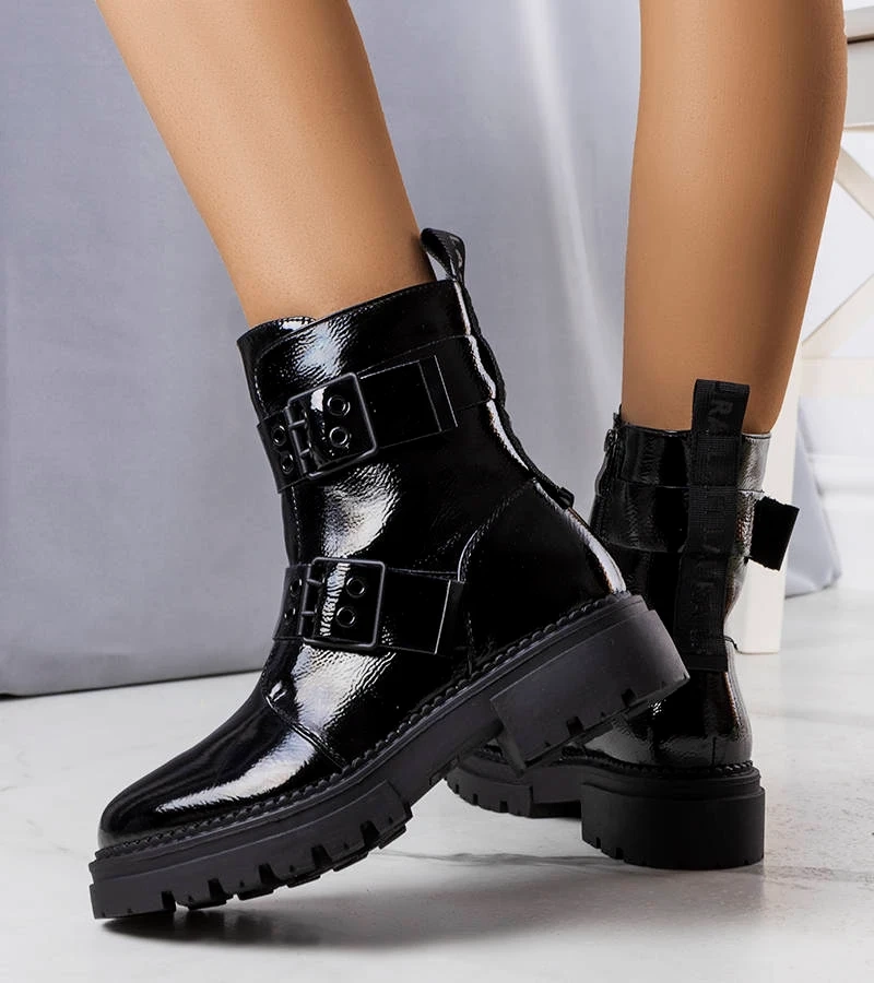 Faleri fekete lakkozott melegített bokacsizma