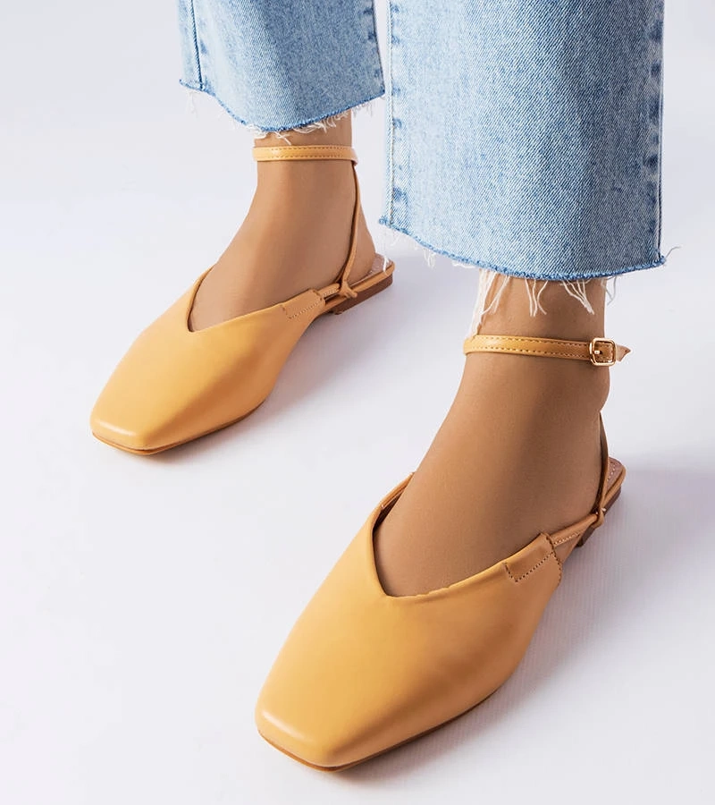 Barna zárt orrú Jehova szandál