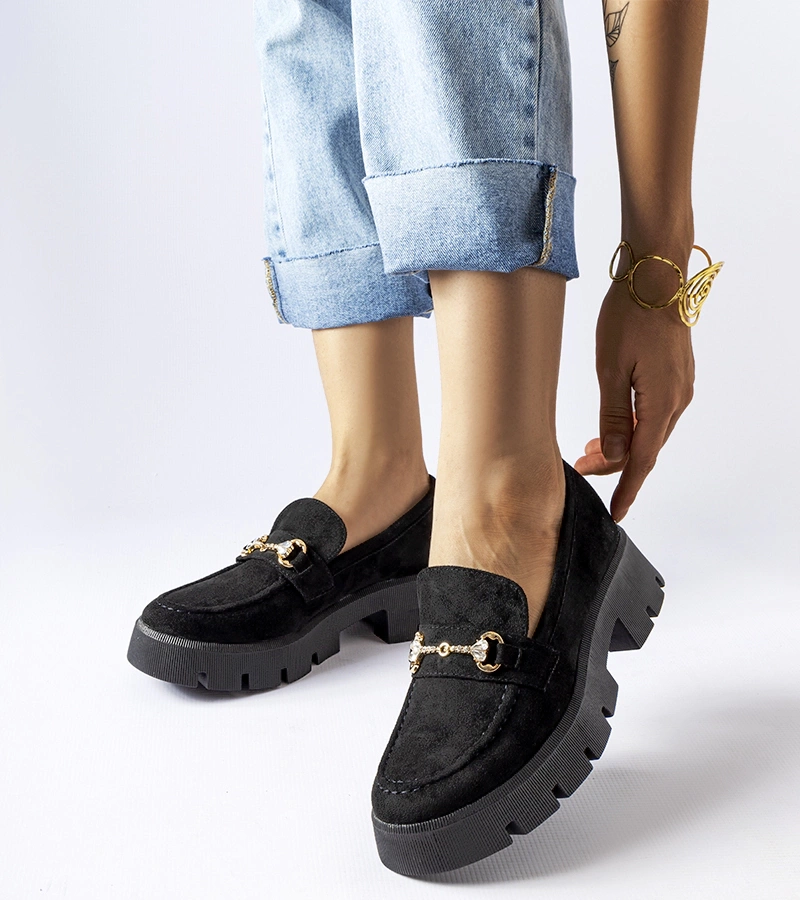 Fekete csattal és cirkóniákkal díszített mokaszinok Gaiola