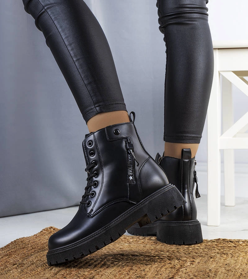 Fekete bélelt trapper Anja