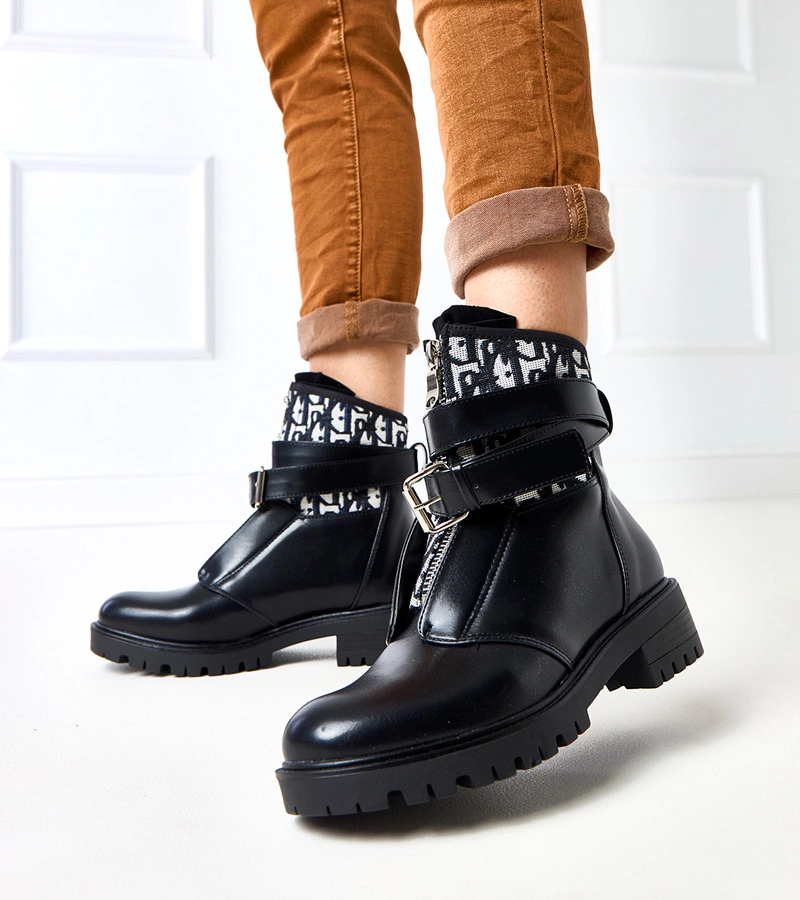 Fekete díszített hímzéssel Valditacca bokacsizma