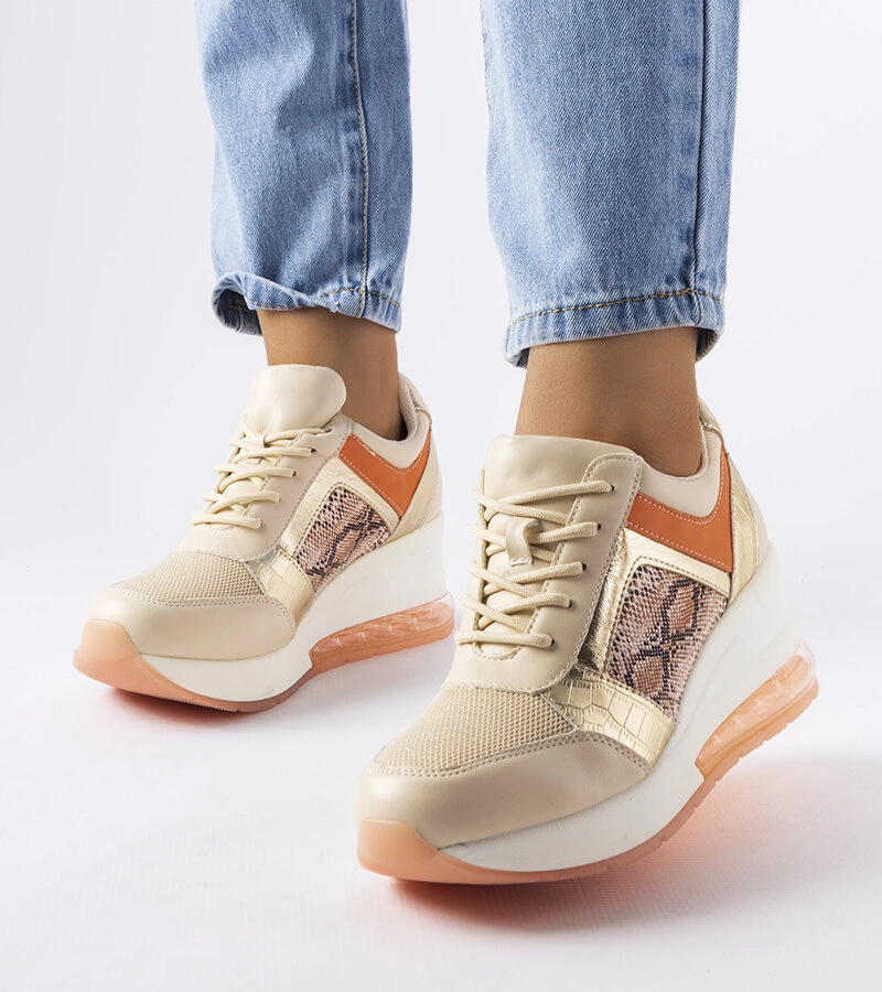 Irpina bézs tornacipők.