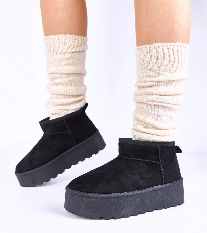 Fekete, műszőrmével bélelt, vastagtalpú Mouna hócsizmák