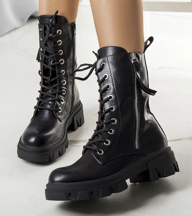 Fekete bélelt bokacsizma Artamo