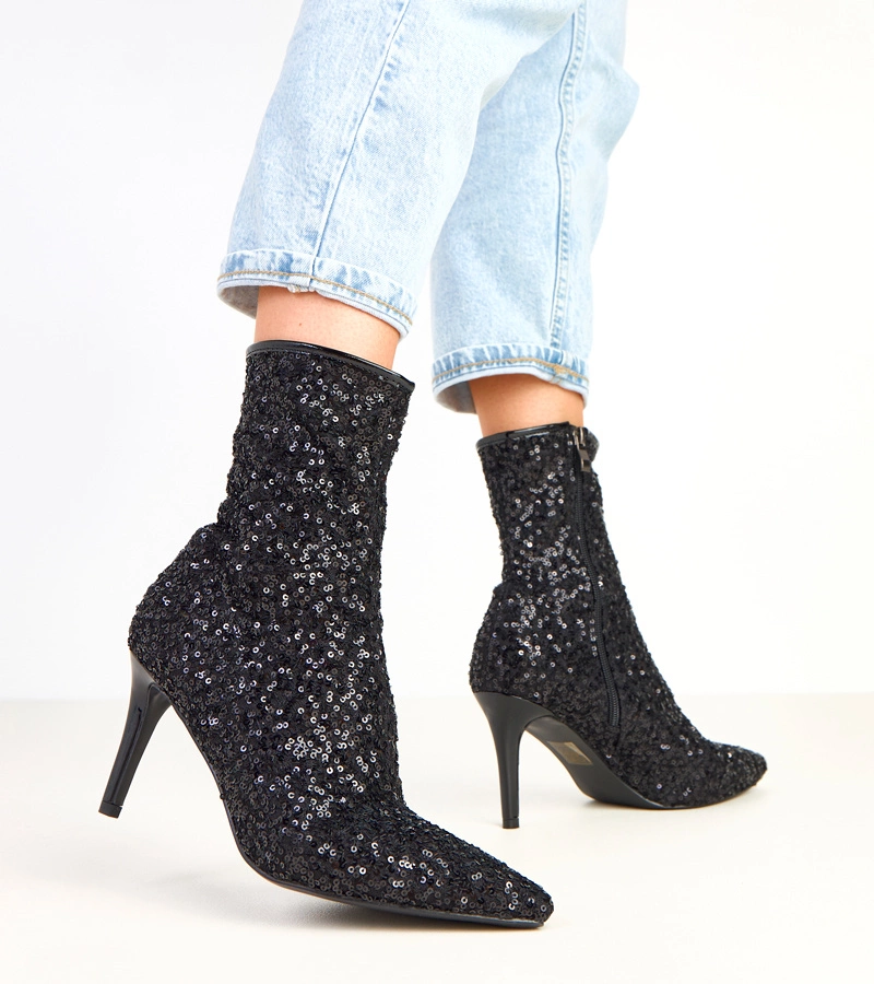 Fekete bokacsizma flitteres díszítéssel tűsarkú Venda