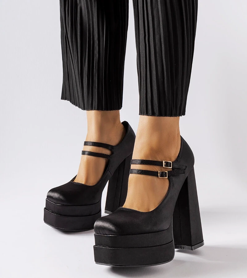 Fekete magas sarkú cipő Gabriel